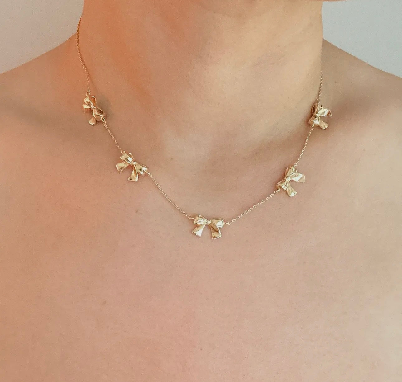 BOW FESTIVAL NECKLACE