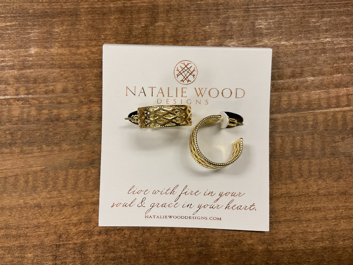 GRACEFUL MINI HOOP EARRINGS GOLD