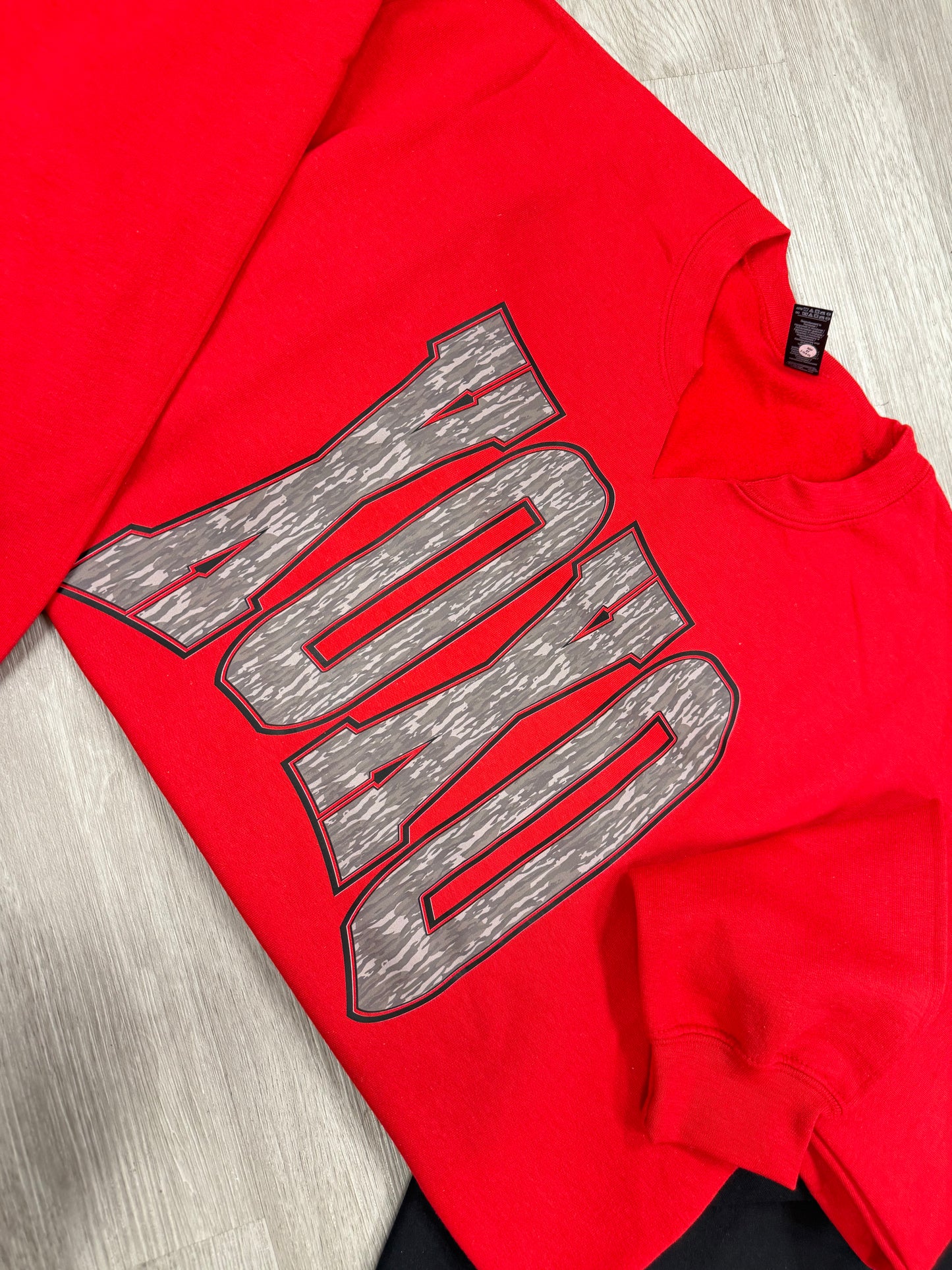 XOXO BOTTOMLAND CUT OUT CREWNECK