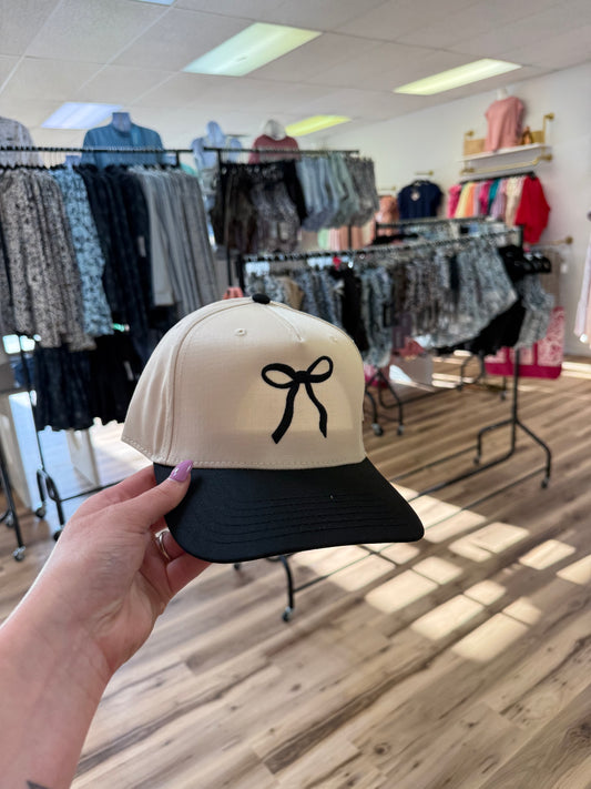 BOW BLACK/TAN TRUCKER HAT