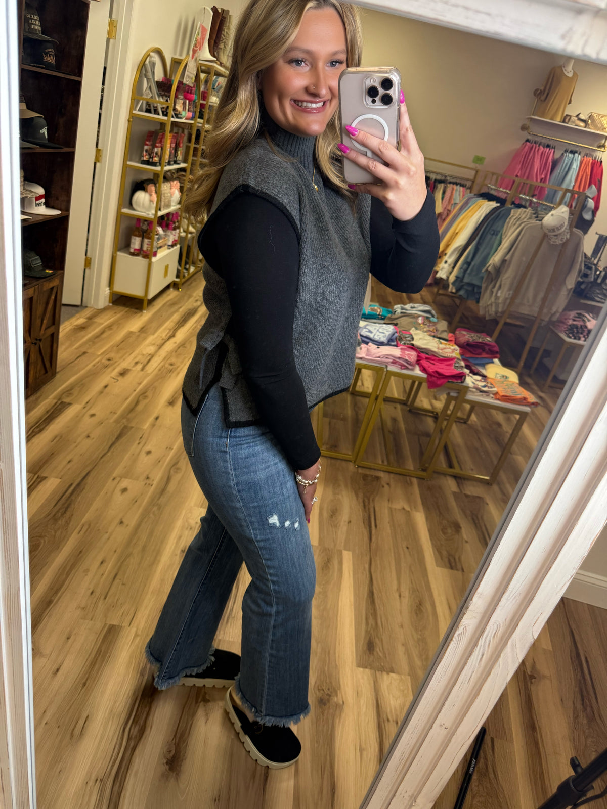 EFFORTLESS LAYERING SWEATER VEST