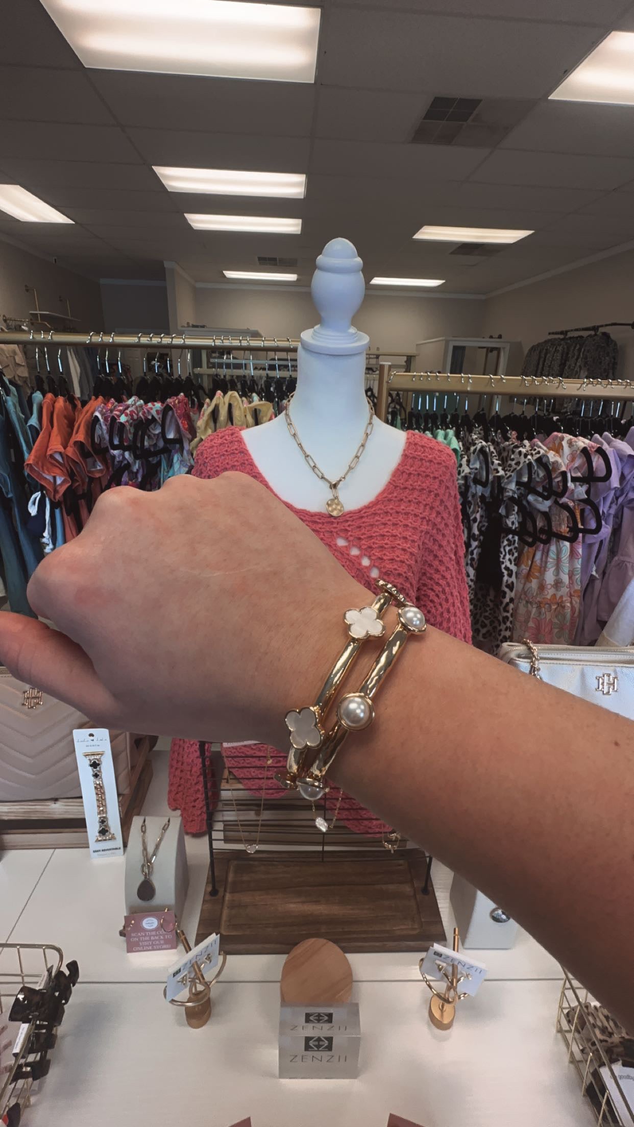 GOLD HAMMERED PEARL BRACLET