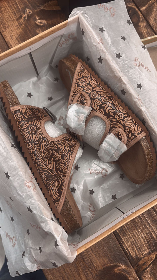 LYNN SANDALS
