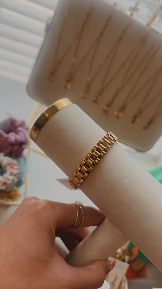 THIN GOLD BAND BRACELET